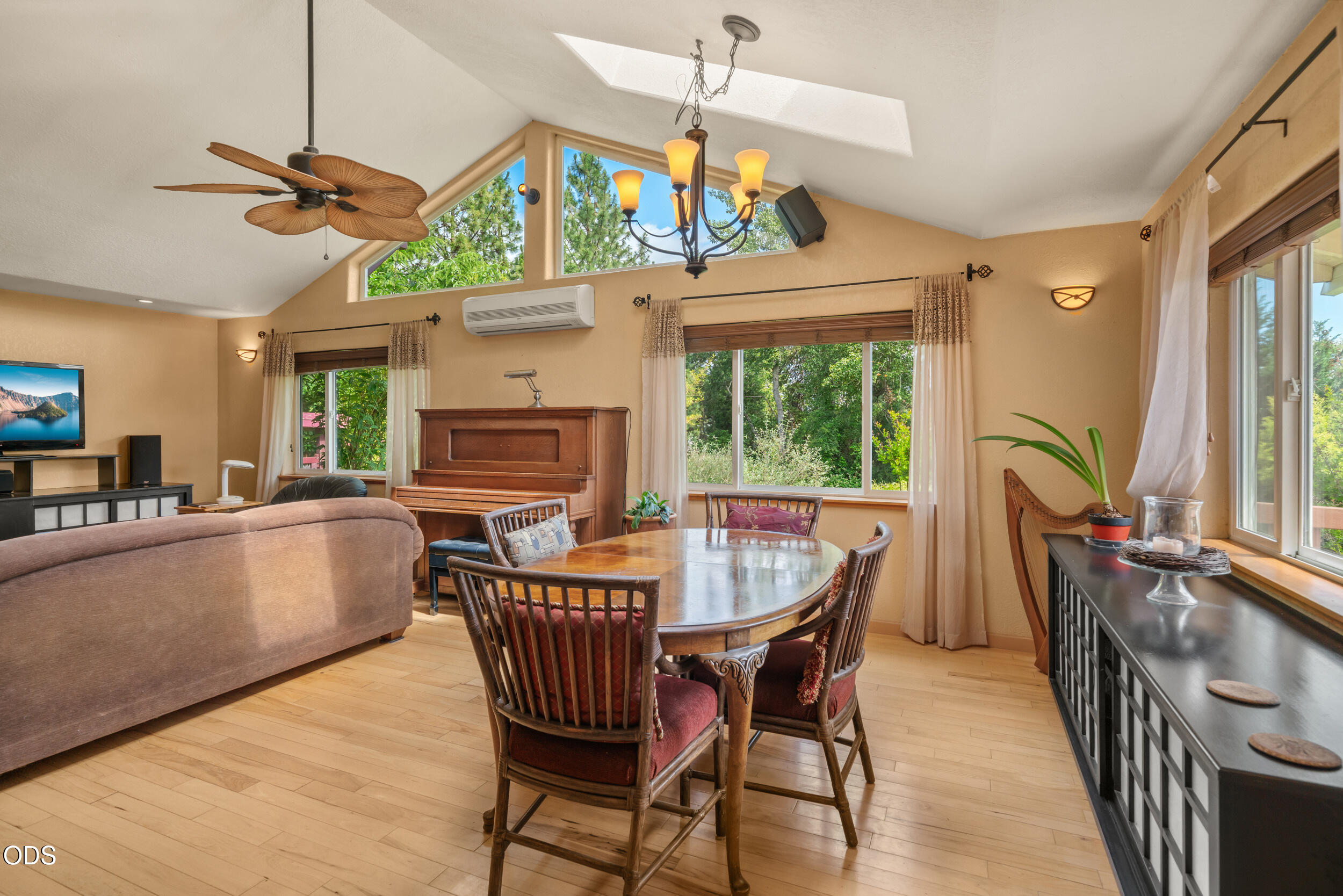 255 Carmen Road Talent, OR 97540 - Photo 8 of 56
