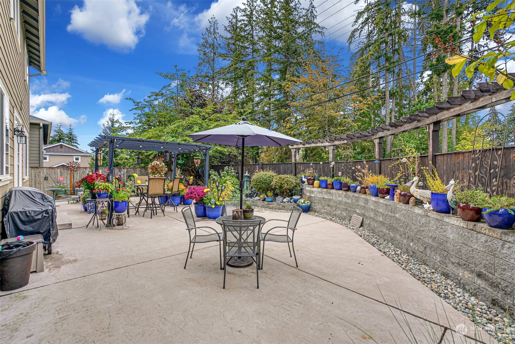 4029 180th Place Southeast Bothell, WA 98012 - Photo 31 of 33 a area with lots of table and chairs