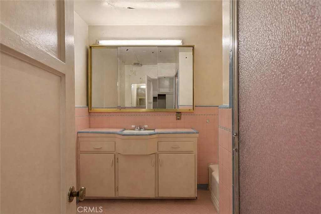 5227 Hammill Road El Monte, CA 91732 - Photo 20 of 51 Bathroom 2