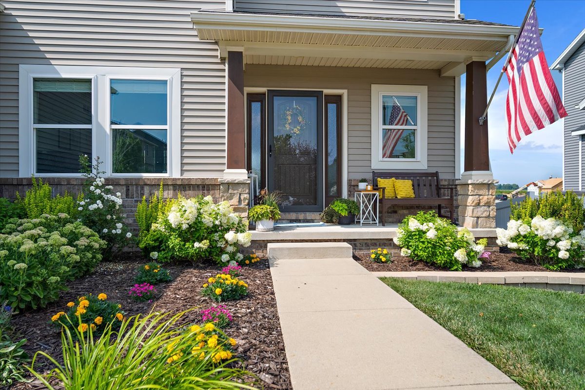 5204 Longfield Road Bloomington, IL 61705 - Photo 3 of 49 Gallery Image 3