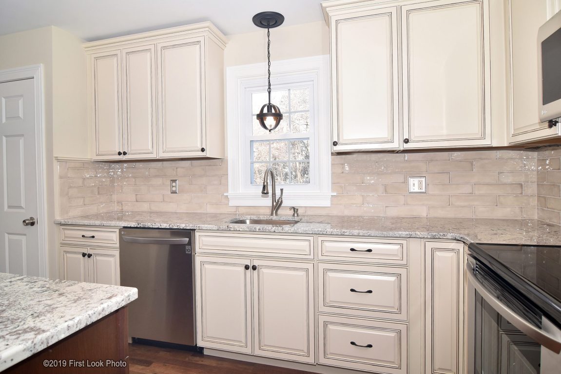 686 Reservoir Road Burrillville, RI 02859 - Photo 6 of 38