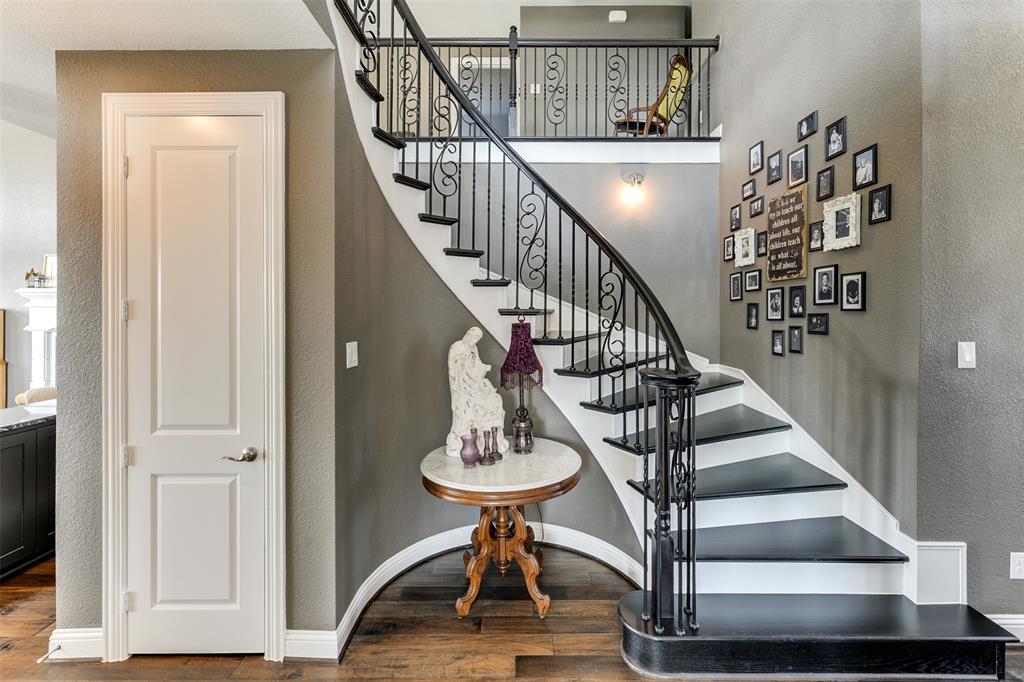 2866 Shane Drive Midlothian, TX 76065 - Photo 18 of 40 a view of entryway