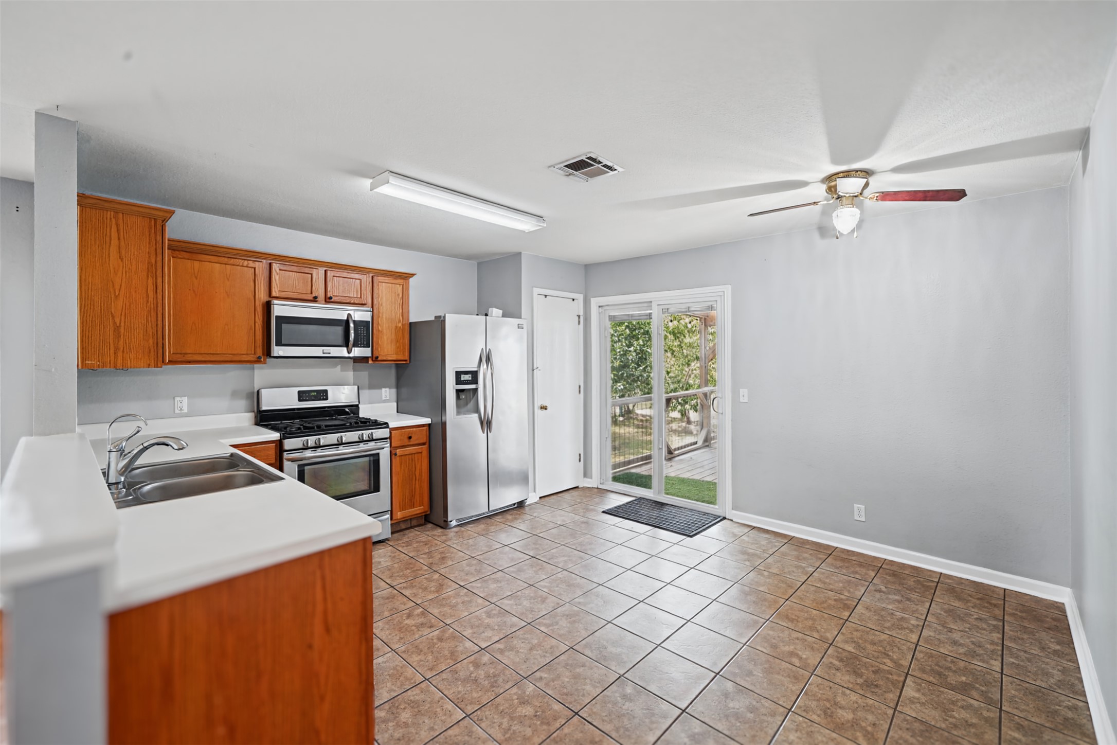 137 Hay Meadow Road Cedar Creek, TX 78612 - Photo 6 of 30