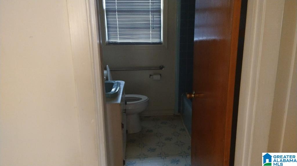 412 Burgundy Road Birmingham, AL 35215 - Photo 13 of 29