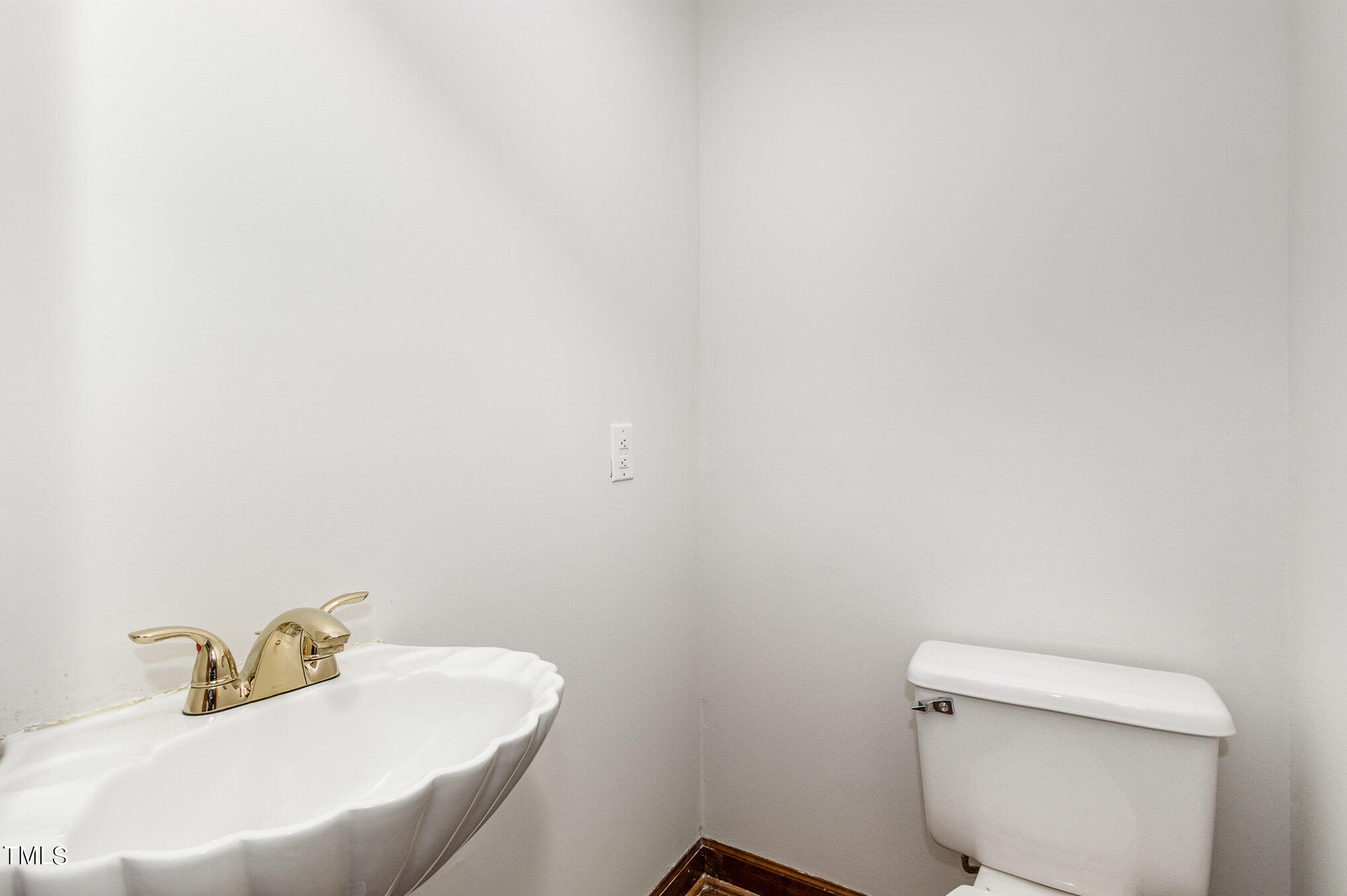 6721 Ridgecroft Lane Raleigh, NC 27615 - Photo 17 of 27 Half Bathroom