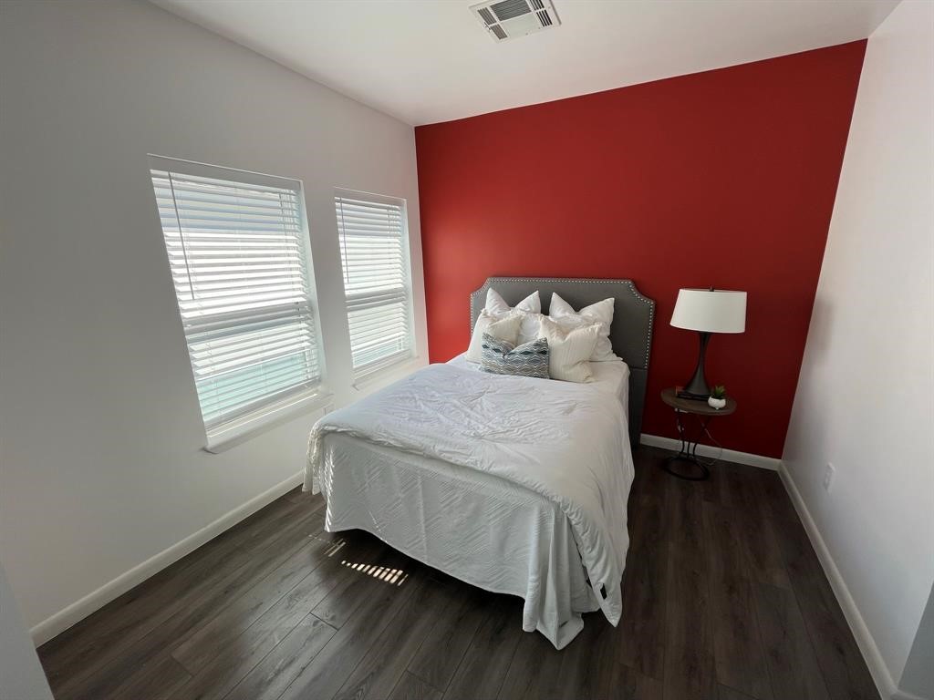 1920 Calumet Street, Unit 202 Houston, TX 77004 - Photo 6 of 7 a bed sitting in a bedroom next to a window