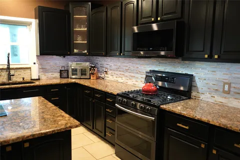 $879,900 | 550 League Line Road, Smithville, TX 78957