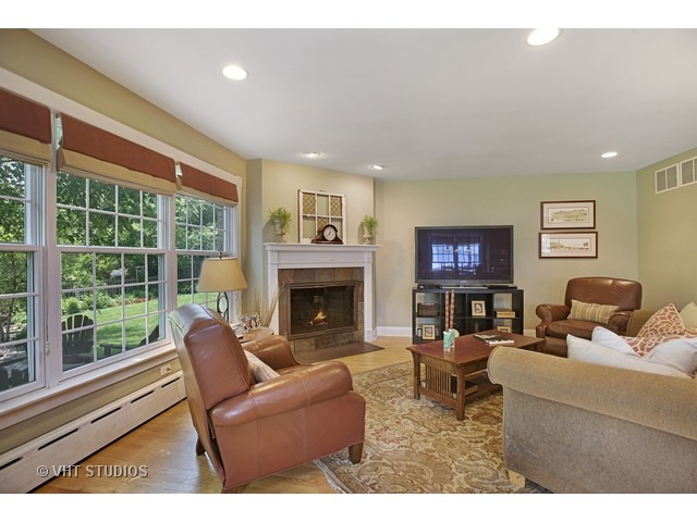 2049 Illinois Road Northbrook, IL 60062 - Photo 6 of 19