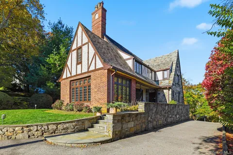 $1,650,000 | 8 Club Way, Hartsdale, NY 10530