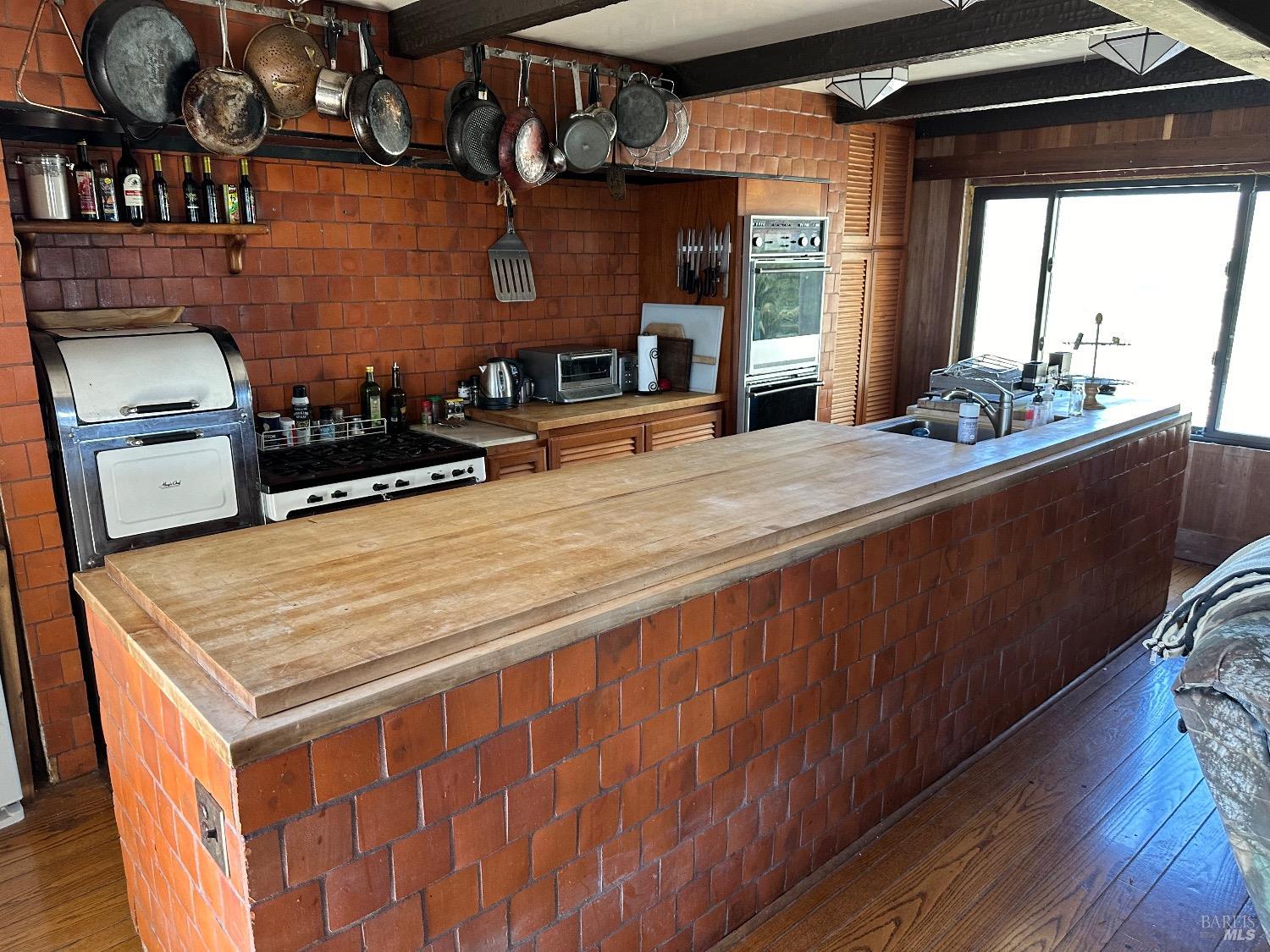 1 Pierce Lane Benicia, CA 94510 - Photo 14 of 25 a room with gym equipment