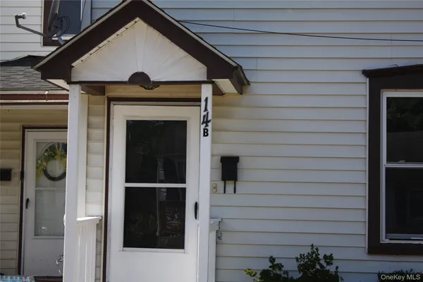 a view of entryway door of the house