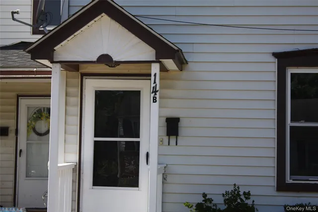 a view of entryway door of the house