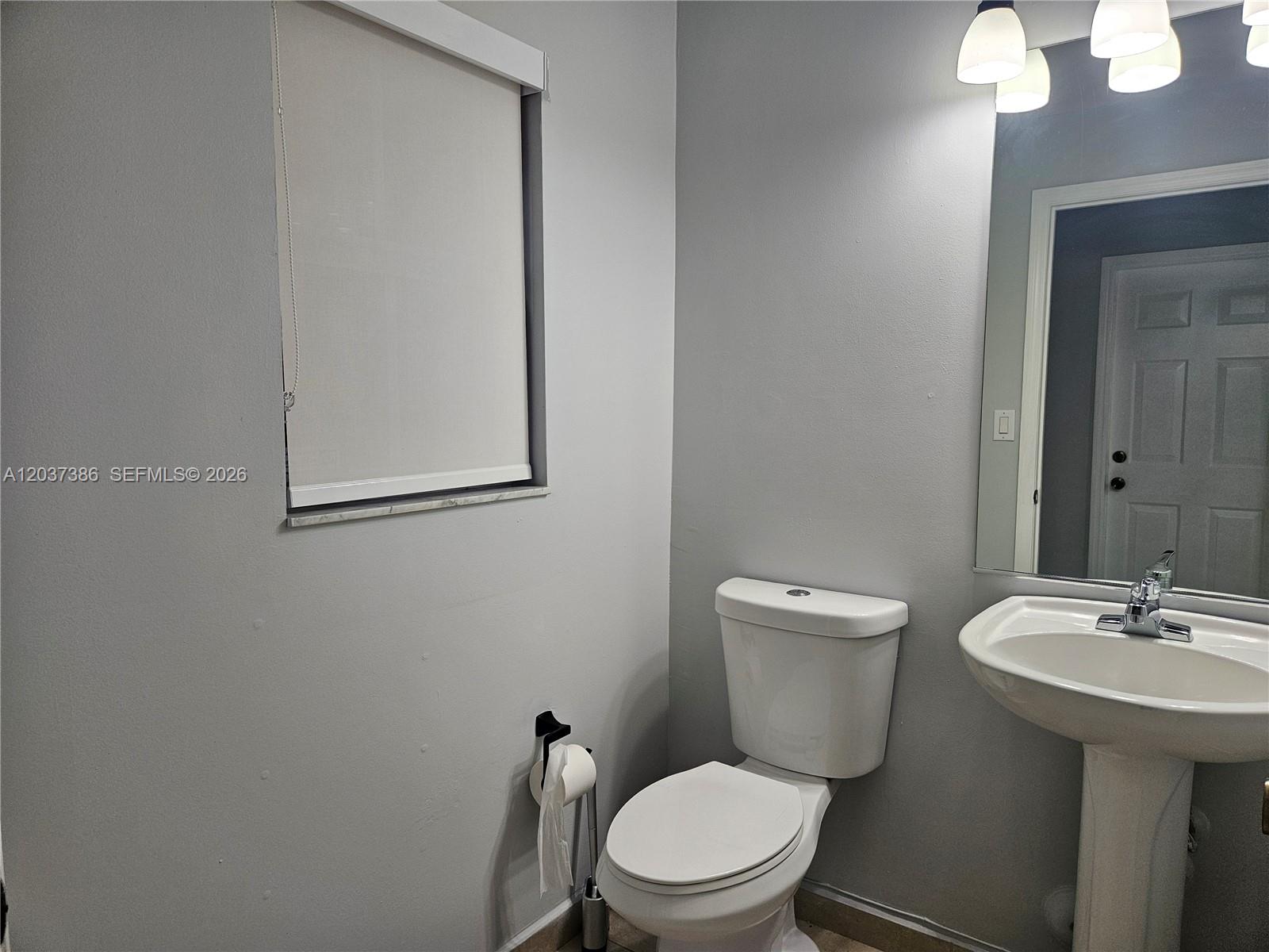 15270 Southwest 30th Terrace Miami, FL 33185 - Photo 4 of 17