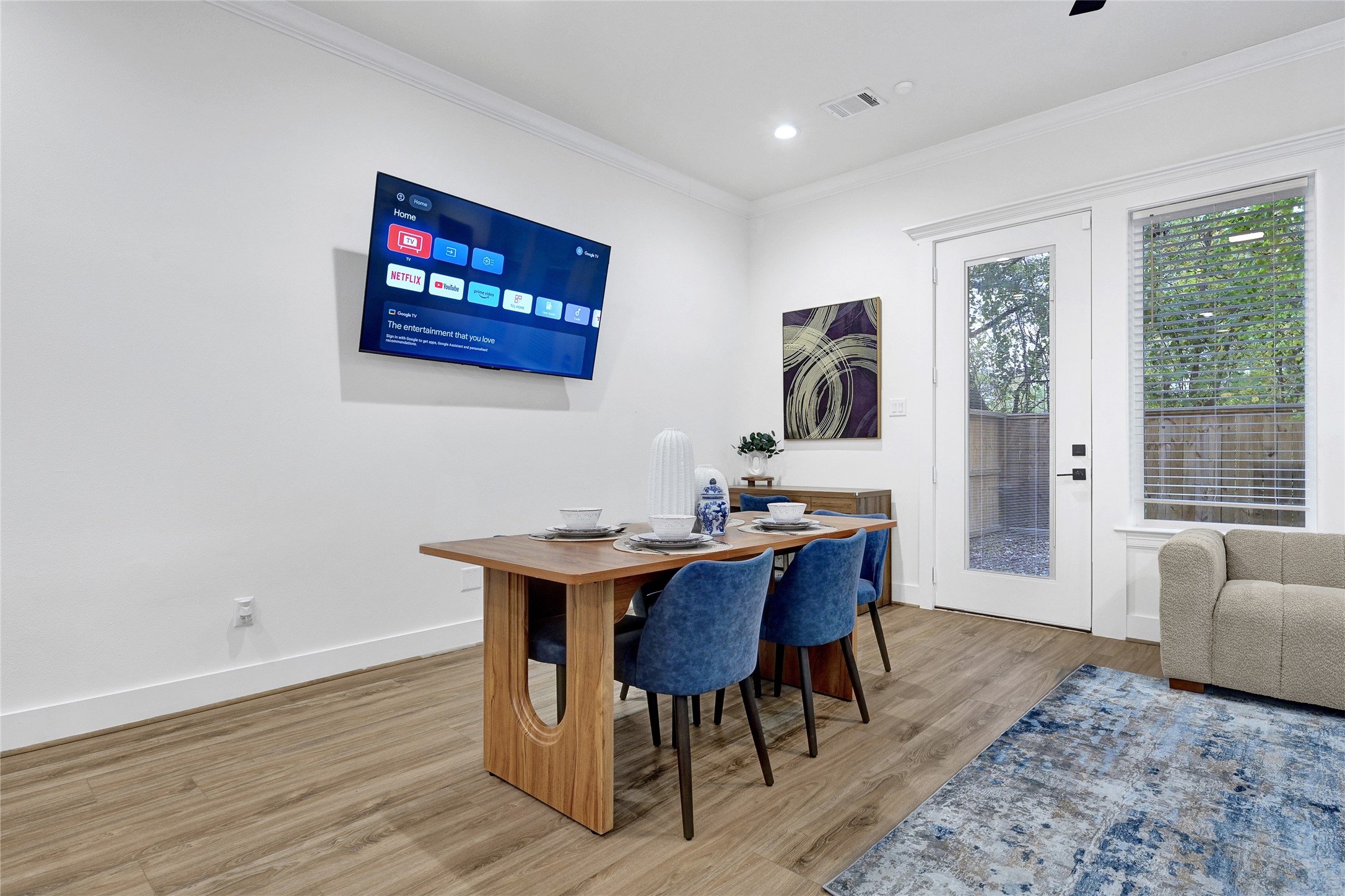 3557 Seabrook Street Houston, TX 77021 - Photo 11 of 37 a view of a livingroom with furniture and a window