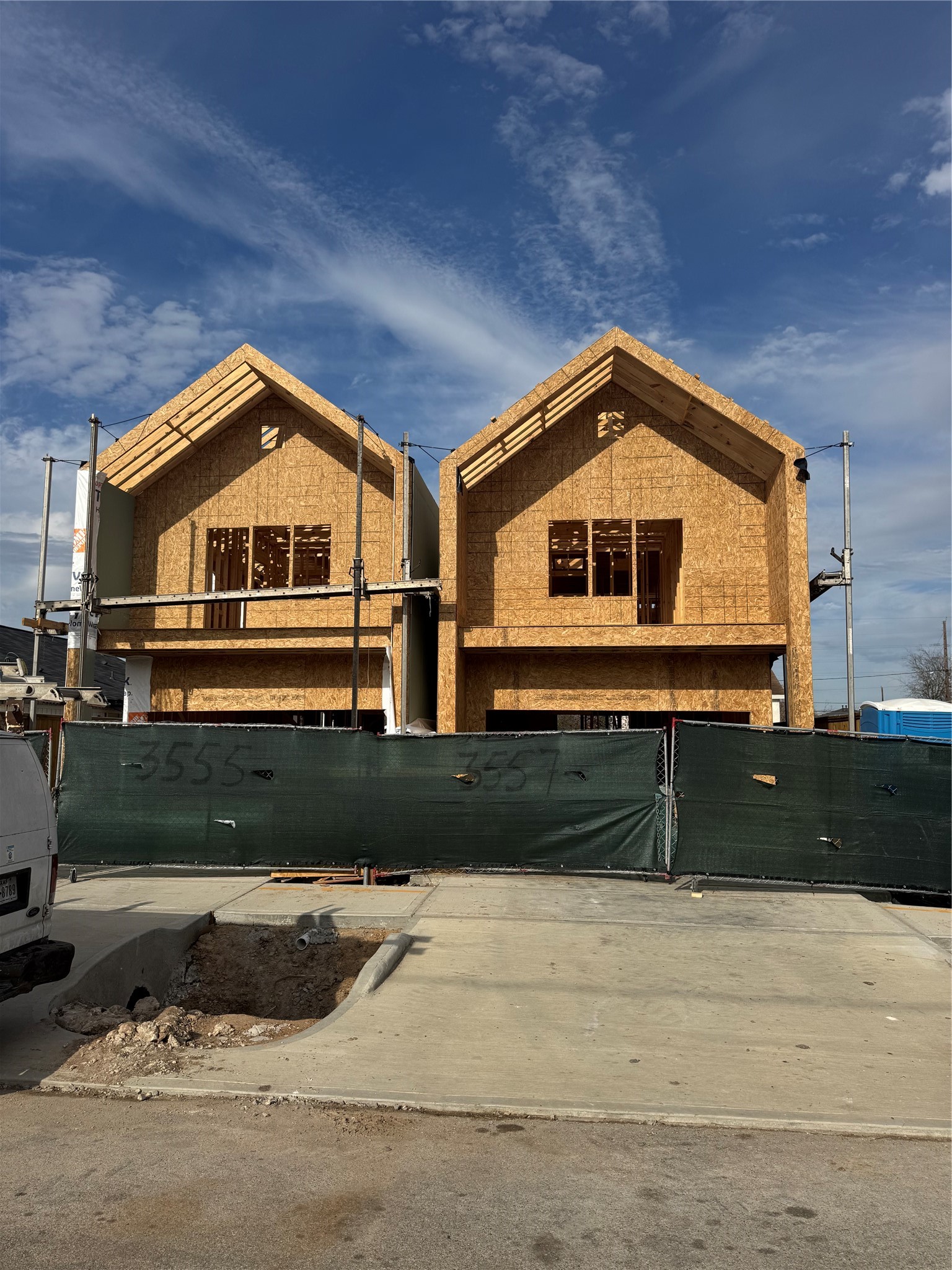 3557 Seabrook Street Houston, TX 77021 - Photo 13 of 37 a front view of a house with a yard
