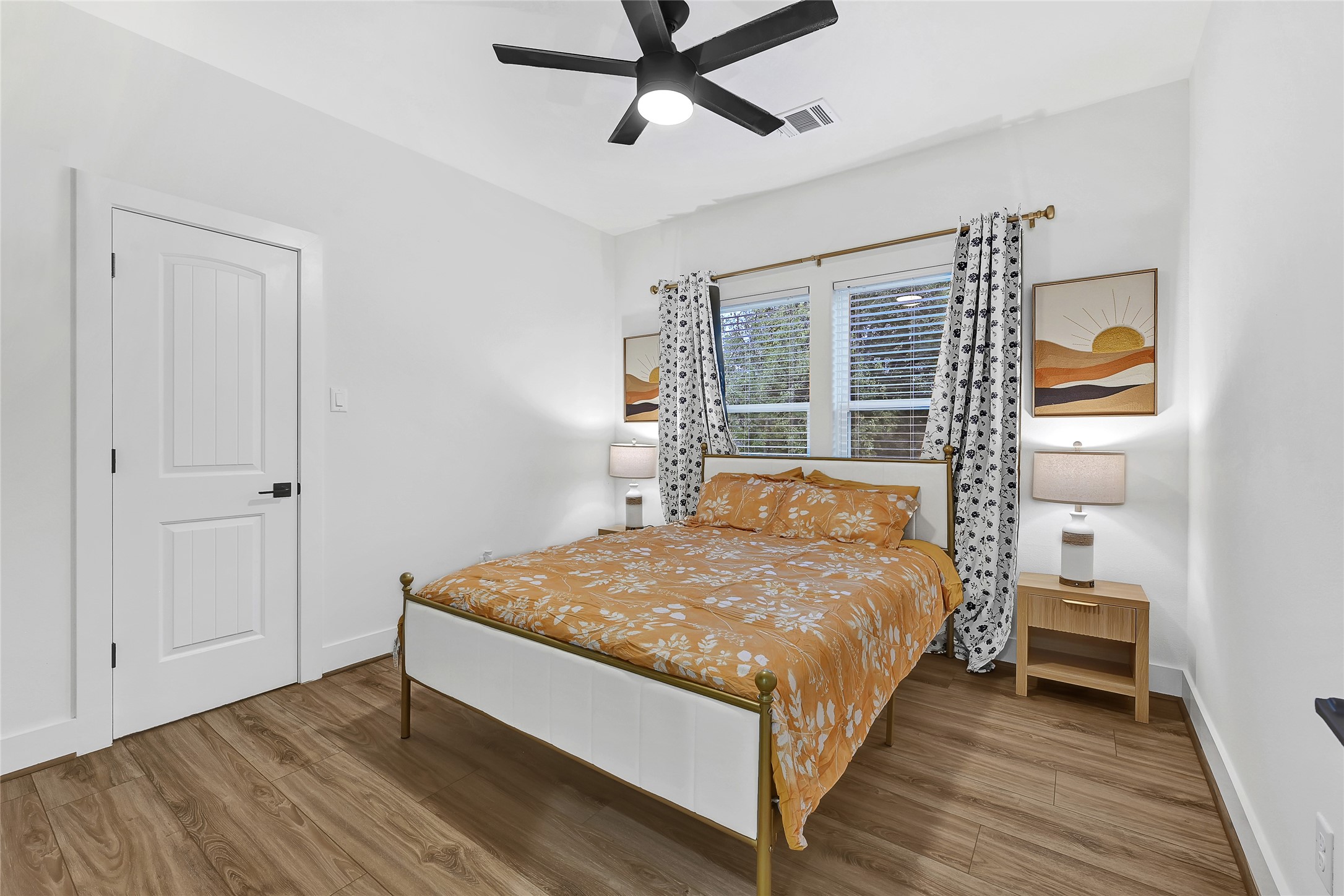 3557 Seabrook Street Houston, TX 77021 - Photo 28 of 37 a bedroom with a bed and window