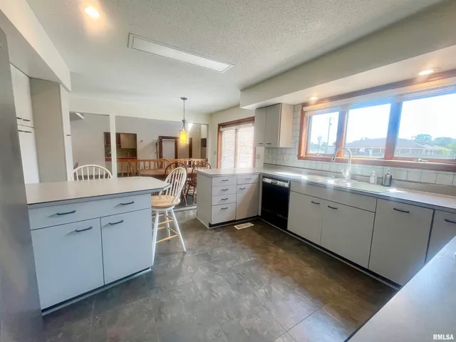 $399,900 | 9 Brian Drive, Metropolis, IL 62960