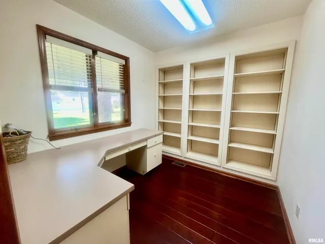 $399,900 | 9 Brian Drive, Metropolis, IL 62960