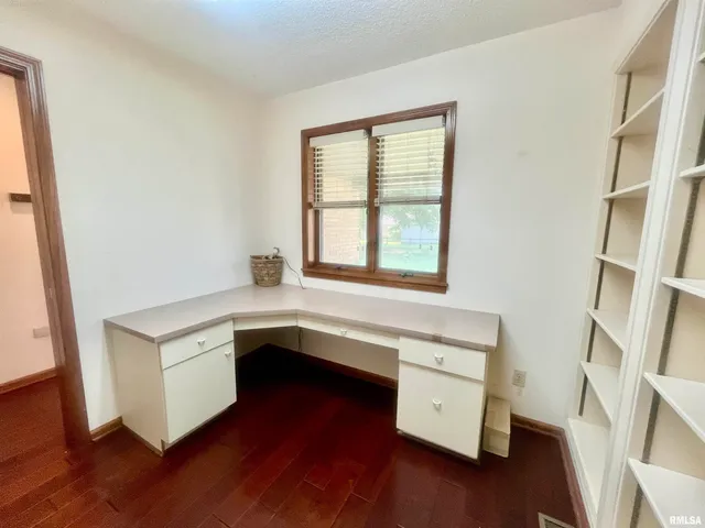 $399,900 | 9 Brian Drive, Metropolis, IL 62960