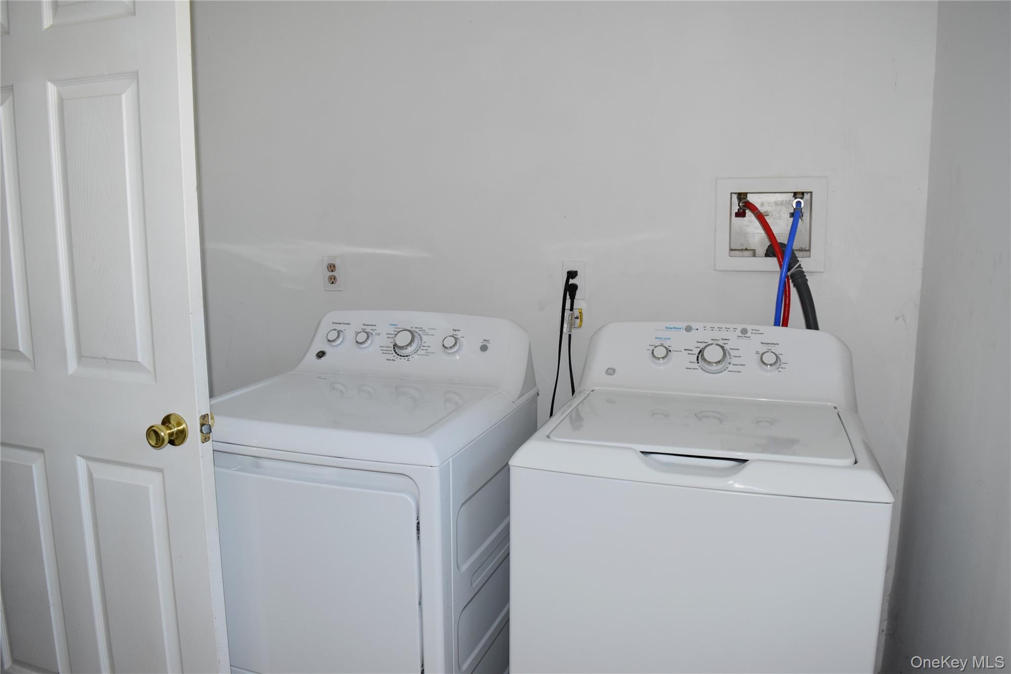 21 Walden Estates Road Walden, NY 12586 - Photo 17 of 32 Laundry area with washer and dryer
