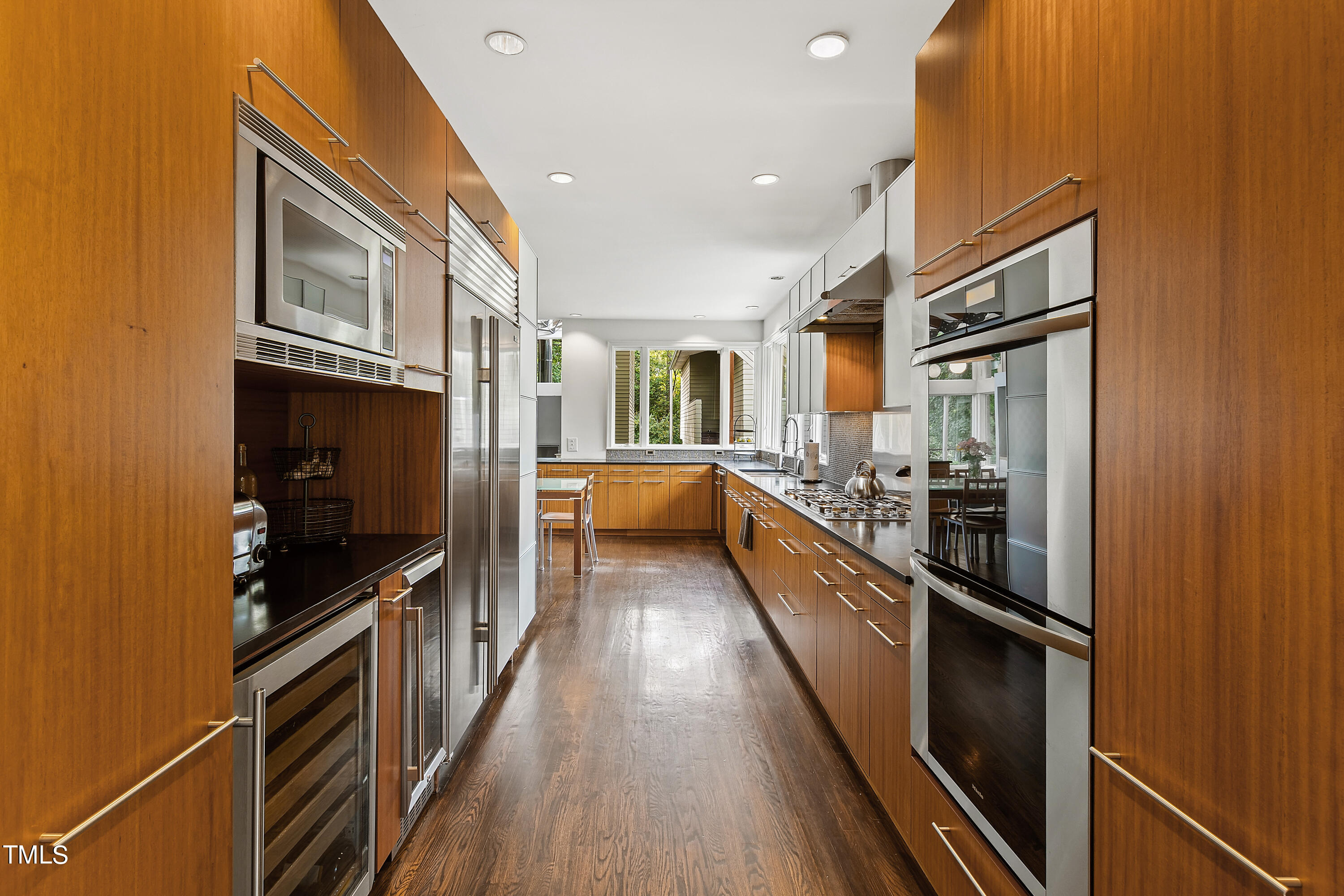 2212 The Circle Raleigh, NC 27608 - Photo 33 of 88 Kitchen