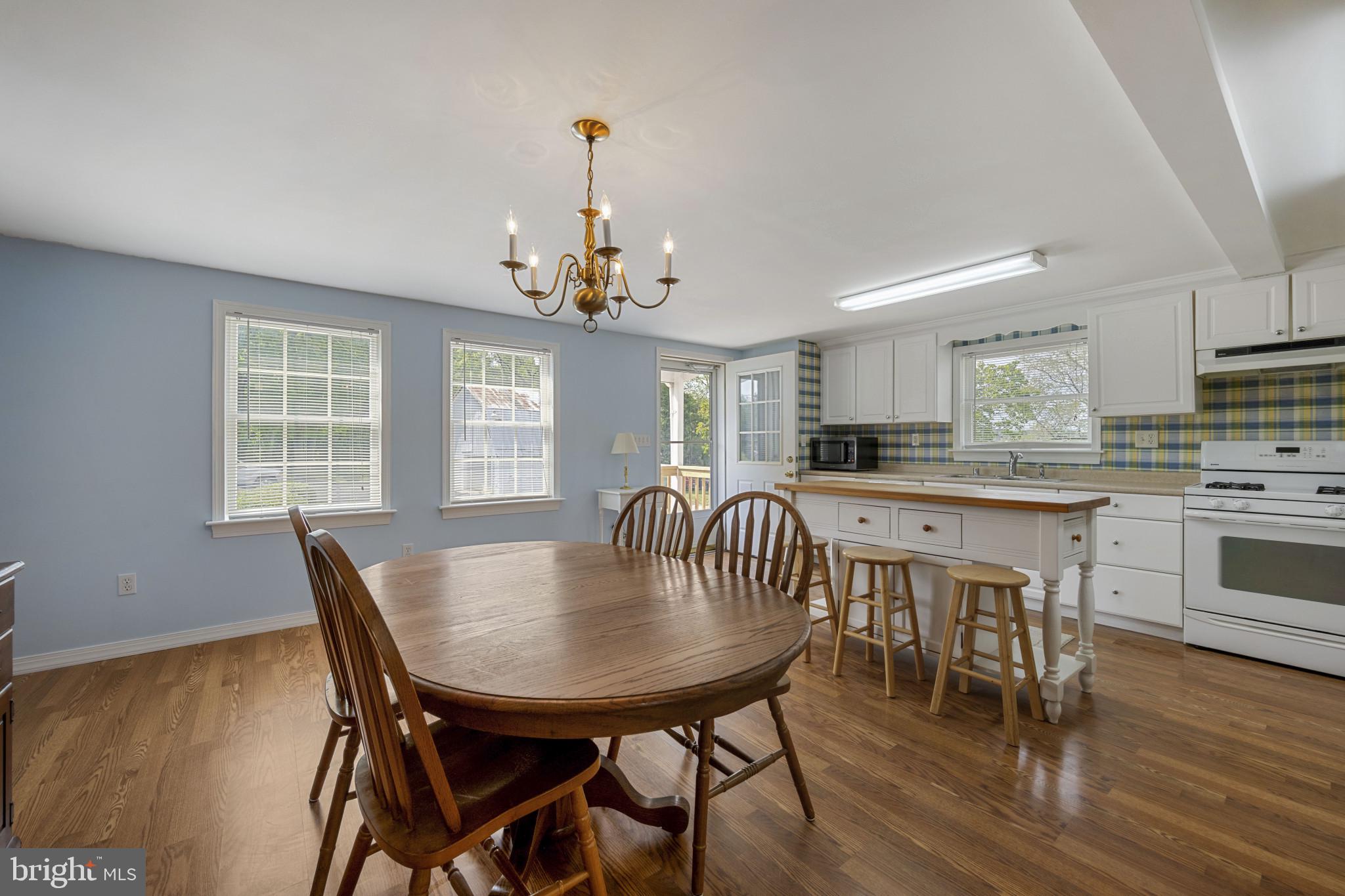1912 Old New Windsor Road New Windsor, MD 21776 - Photo 7 of 36 Dining area