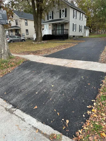 a view of a street with house