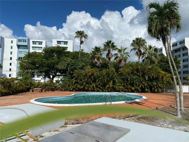 a view of a fountain in front of a house
