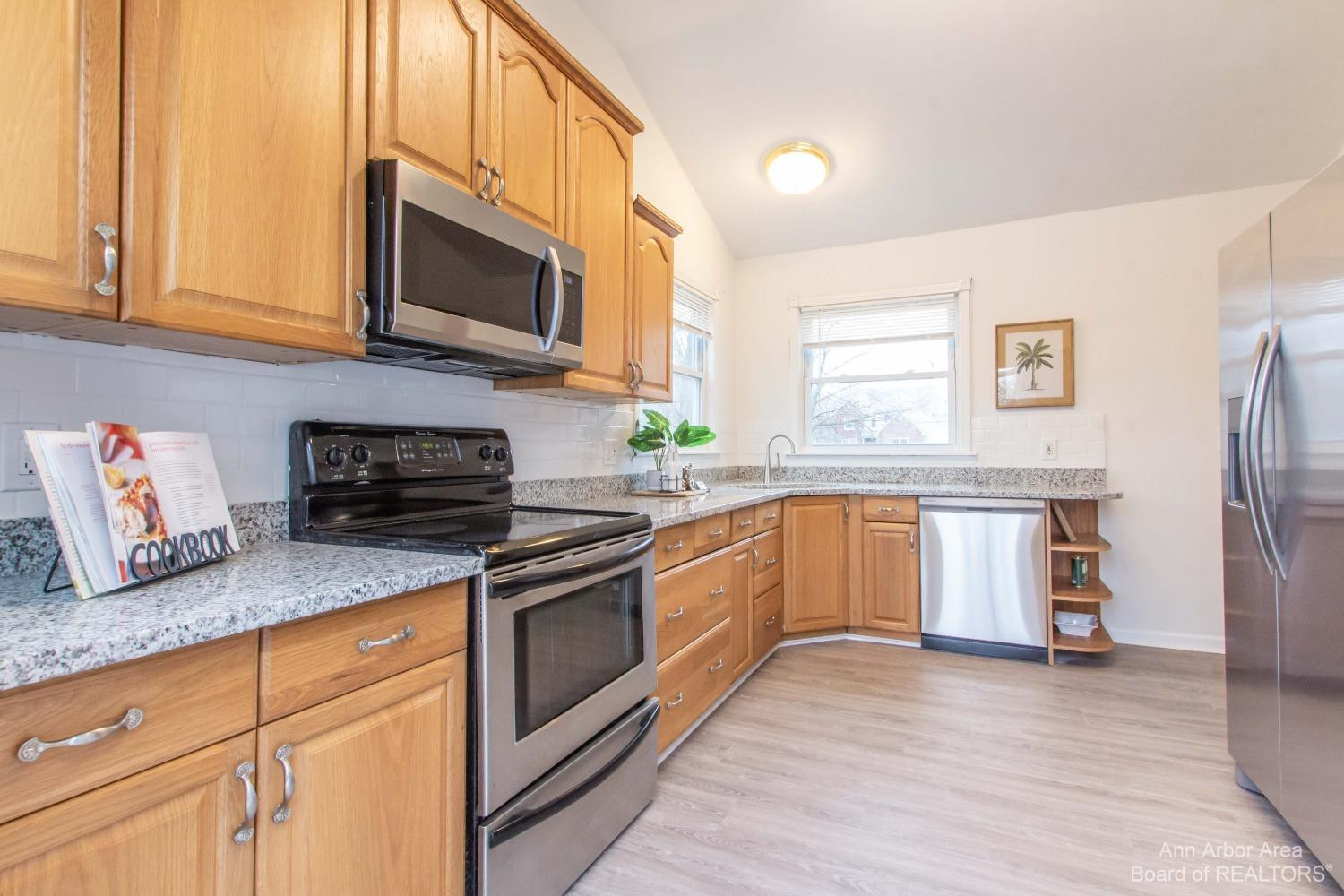18470 Merriman Road Livonia, MI 48152 - Photo 14 of 53 04 Kitchen 2