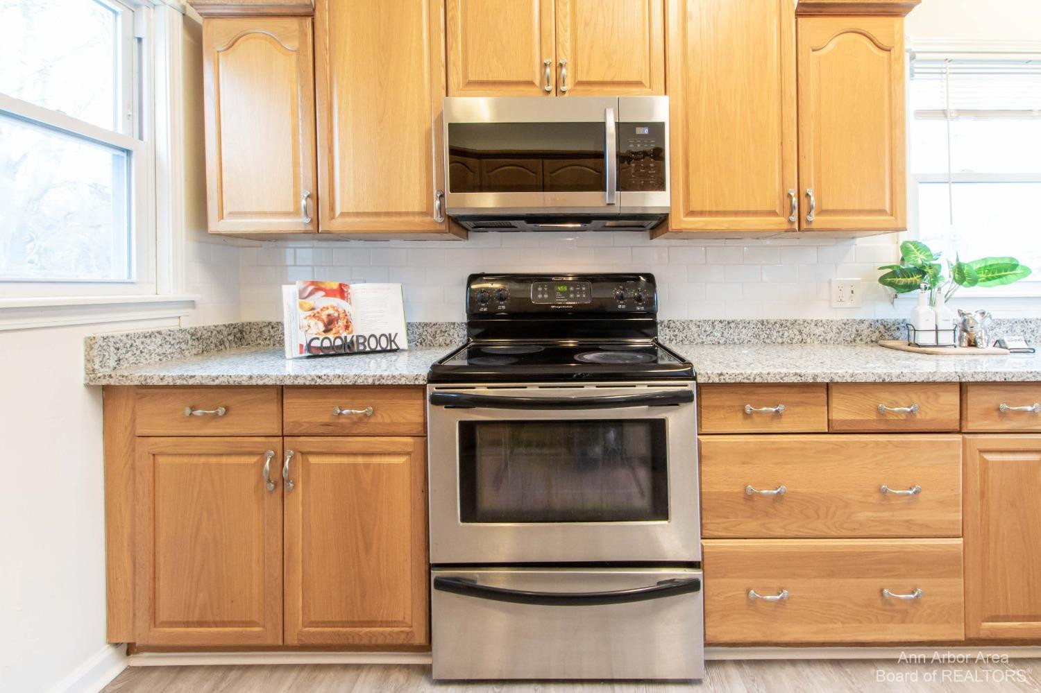 18470 Merriman Road Livonia, MI 48152 - Photo 16 of 53 04 Kitchen 4