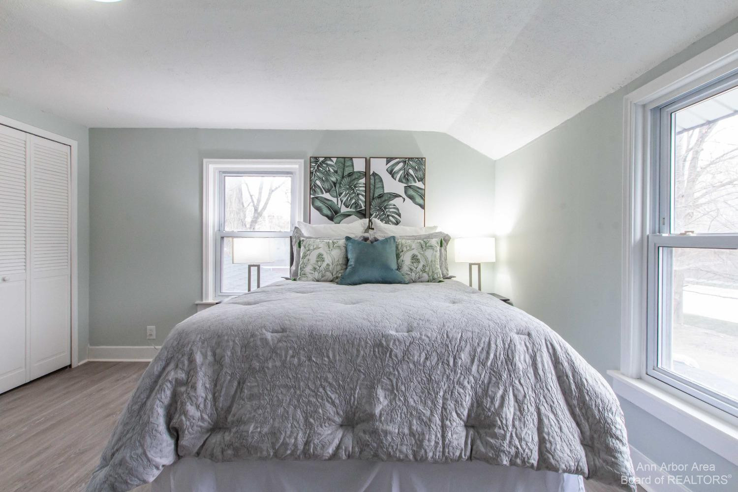 18470 Merriman Road Livonia, MI 48152 - Photo 22 of 53 07 Master bedroom 1