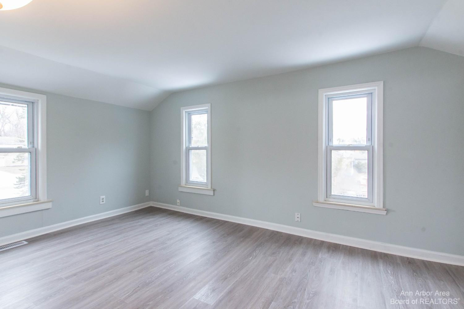 18470 Merriman Road Livonia, MI 48152 - Photo 25 of 53 08 Guest bedroom 1