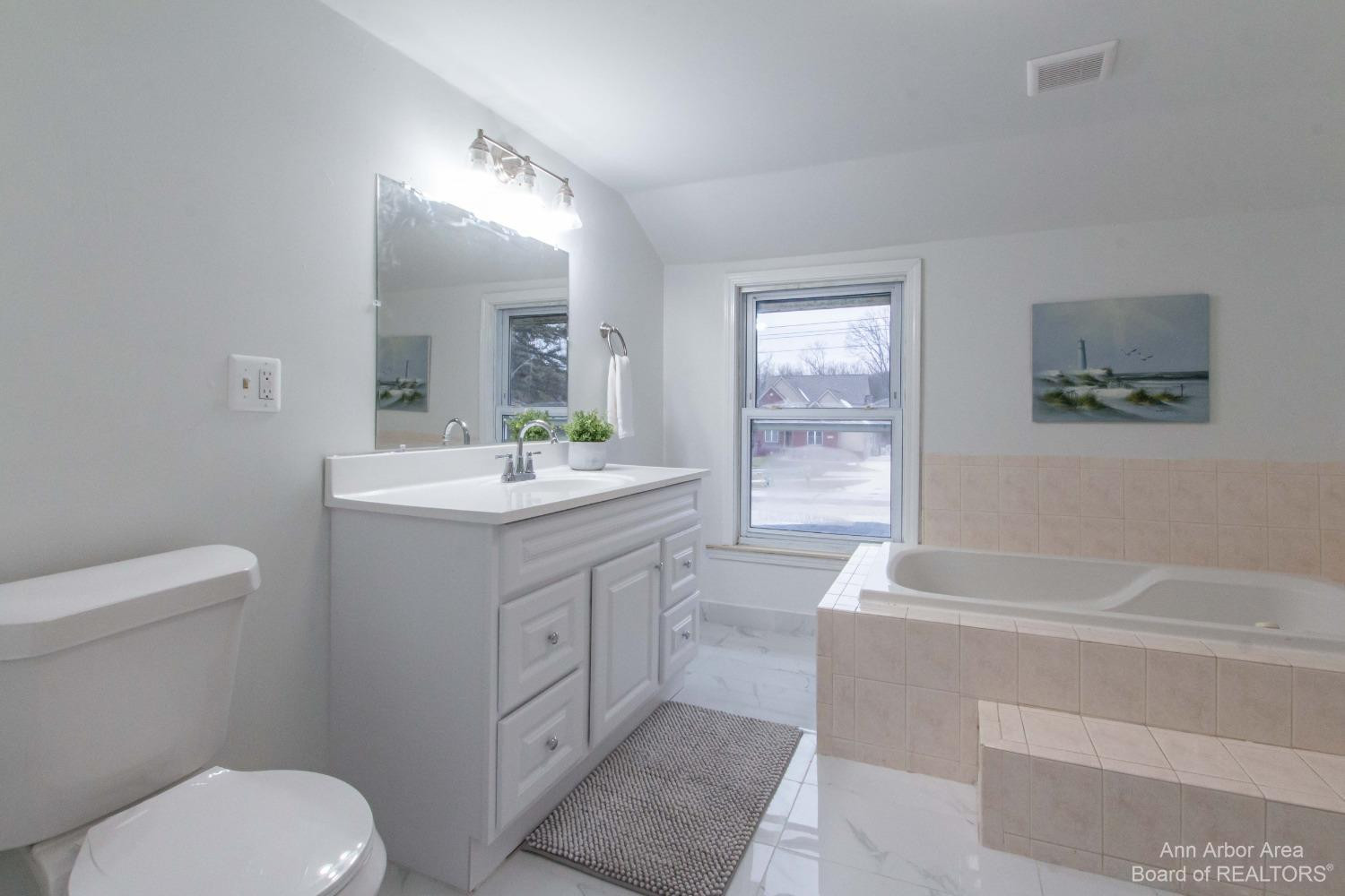 18470 Merriman Road Livonia, MI 48152 - Photo 27 of 53 09 2nd floor bath 1
