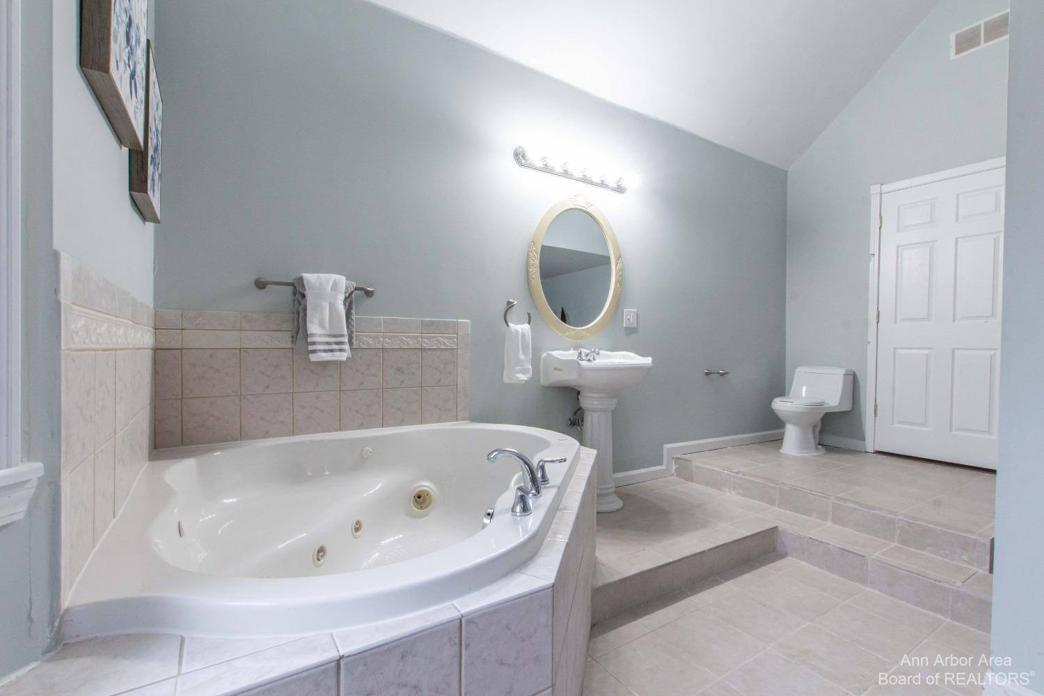 18470 Merriman Road Livonia, MI 48152 - Photo 33 of 53 10 en suite 5