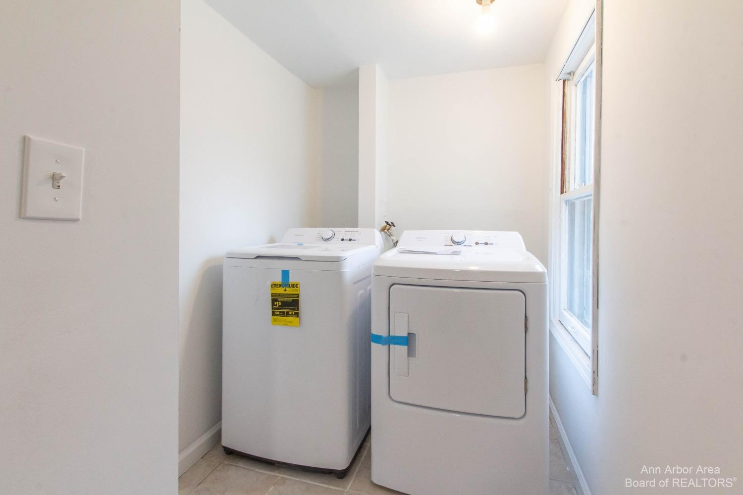 18470 Merriman Road Livonia, MI 48152 - Photo 37 of 53 11 Laundry