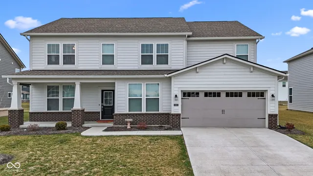 $469,900 | 1046 Elmwood Lane, Greenwood, IN 46143