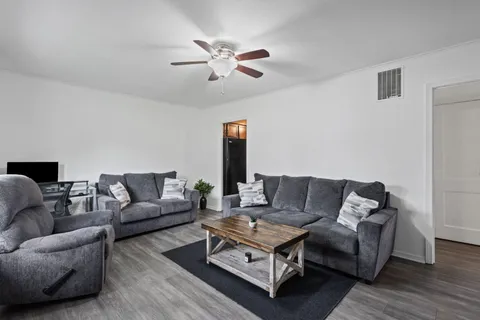 $239,999 | 18111 West Twin Lakes Boulevard, Grayslake, IL 60030