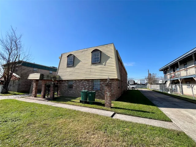 $1,300 | 1042 West Village Court, Unit D, Pasadena, TX 77506