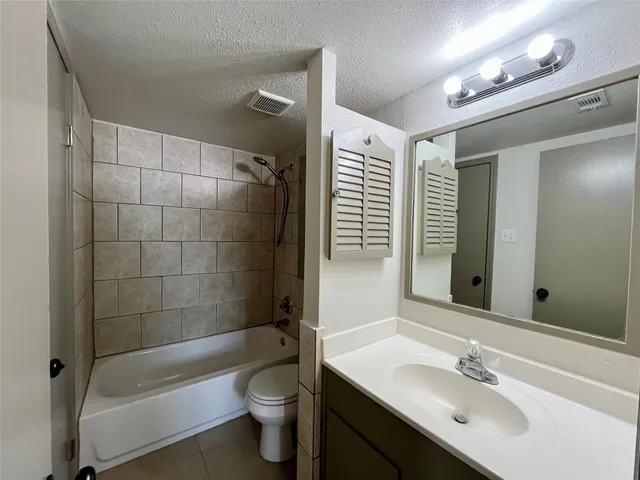 $1,300 | 1042 West Village Court, Unit D, Pasadena, TX 77506