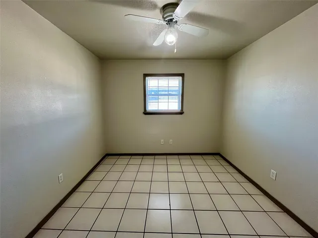$1,300 | 1042 West Village Court, Unit D, Pasadena, TX 77506