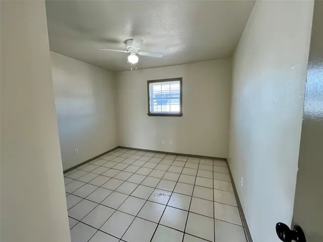 $1,300 | 1042 West Village Court, Unit D, Pasadena, TX 77506