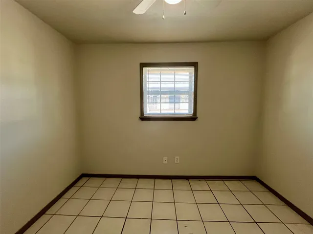 $1,300 | 1042 West Village Court, Unit D, Pasadena, TX 77506