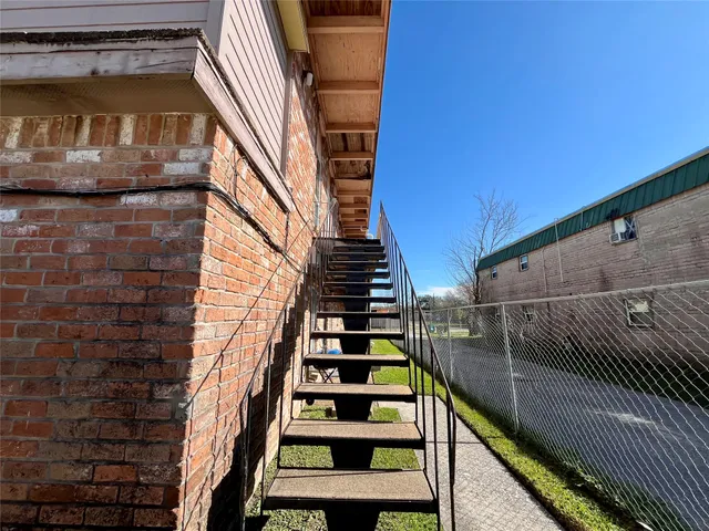 $1,300 | 1042 West Village Court, Unit D, Pasadena, TX 77506