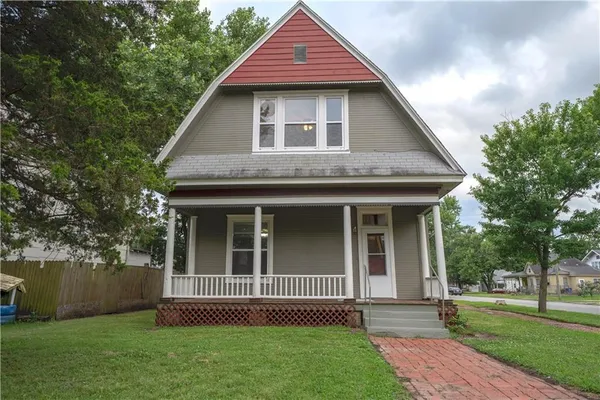 $99,999 | 615 West 6th Street, Coffeyville, KS 67337