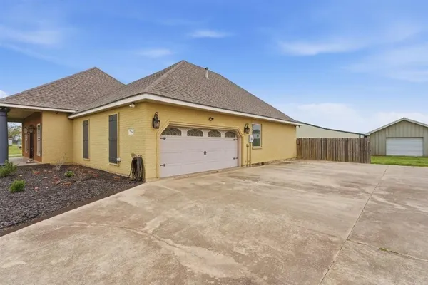 $542,000 | 17420 Kyle Road, Welsh, LA 70591