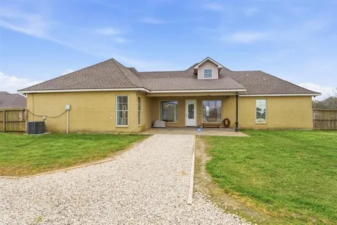 $542,000 | 17420 Kyle Road, Welsh, LA 70591