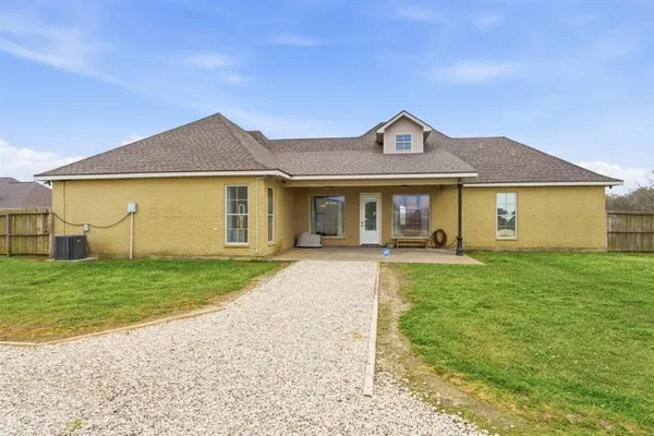 $542,000 | 17420 Kyle Road, Welsh, LA 70591