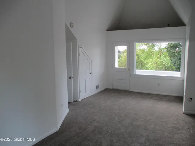 $1,945 | 588 North Broadway, Unit 2, Saratoga Springs, NY 12866