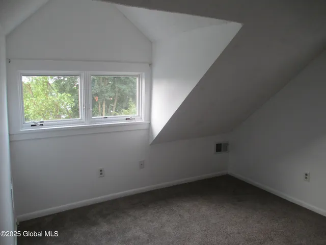 $1,945 | 588 North Broadway, Unit 2, Saratoga Springs, NY 12866