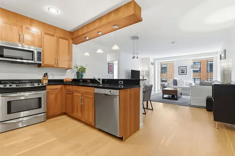 $1,195,000 | 80 Broad Street, Unit 602, Boston, MA 02110